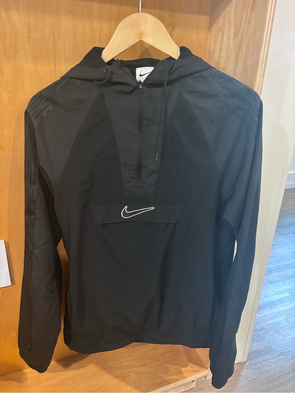 Men’s Nike Academy Repel XS Nike Black Hooded Pullover Windbreaker